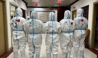 雪容融和冰墩墩的画 雪容融和冰墩墩的画